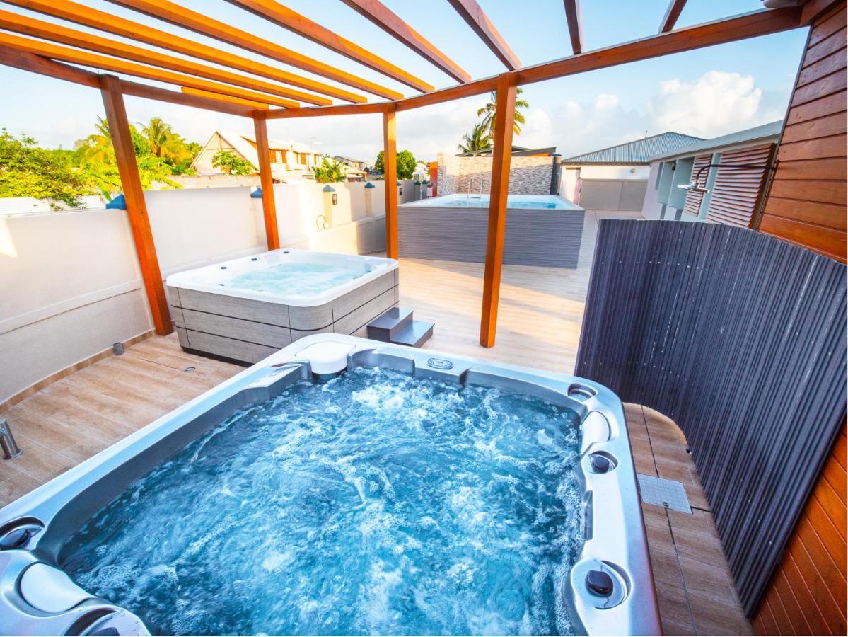Evasion En Plein Coeur De La Ville T2 Jacuzzis Sauna Et Piscine Au Centre De 포트루이스 외부 사진